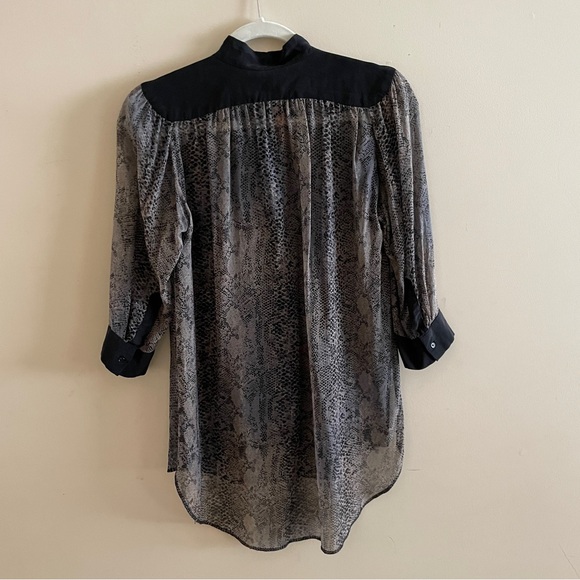 Wilfred Aritzia Snake Skin 100% Silk Blouse size XS - Picture 2 of 8